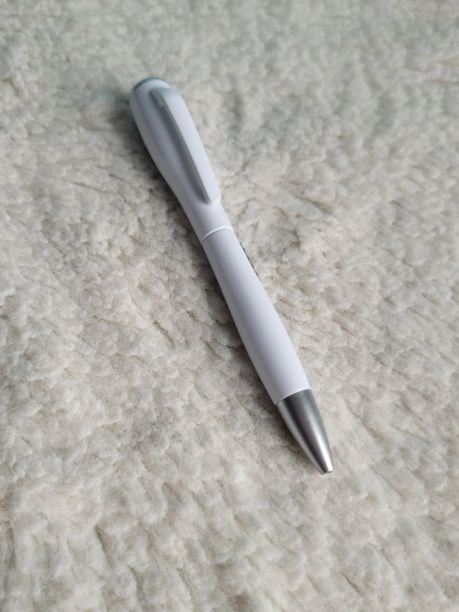 Stylo avec lampe torche LED intégrée - Blanc et gris – photo 2